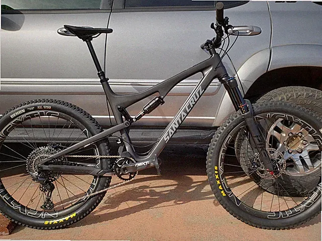 SANTA CRUZ BRONSON CARBON C XL 2017 Excellent Cond./ Carbon Rims 29 lbs.